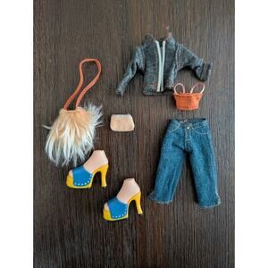 Bratz 2004 Shoppin' Spree Fashion Pack Complete Clothes Set